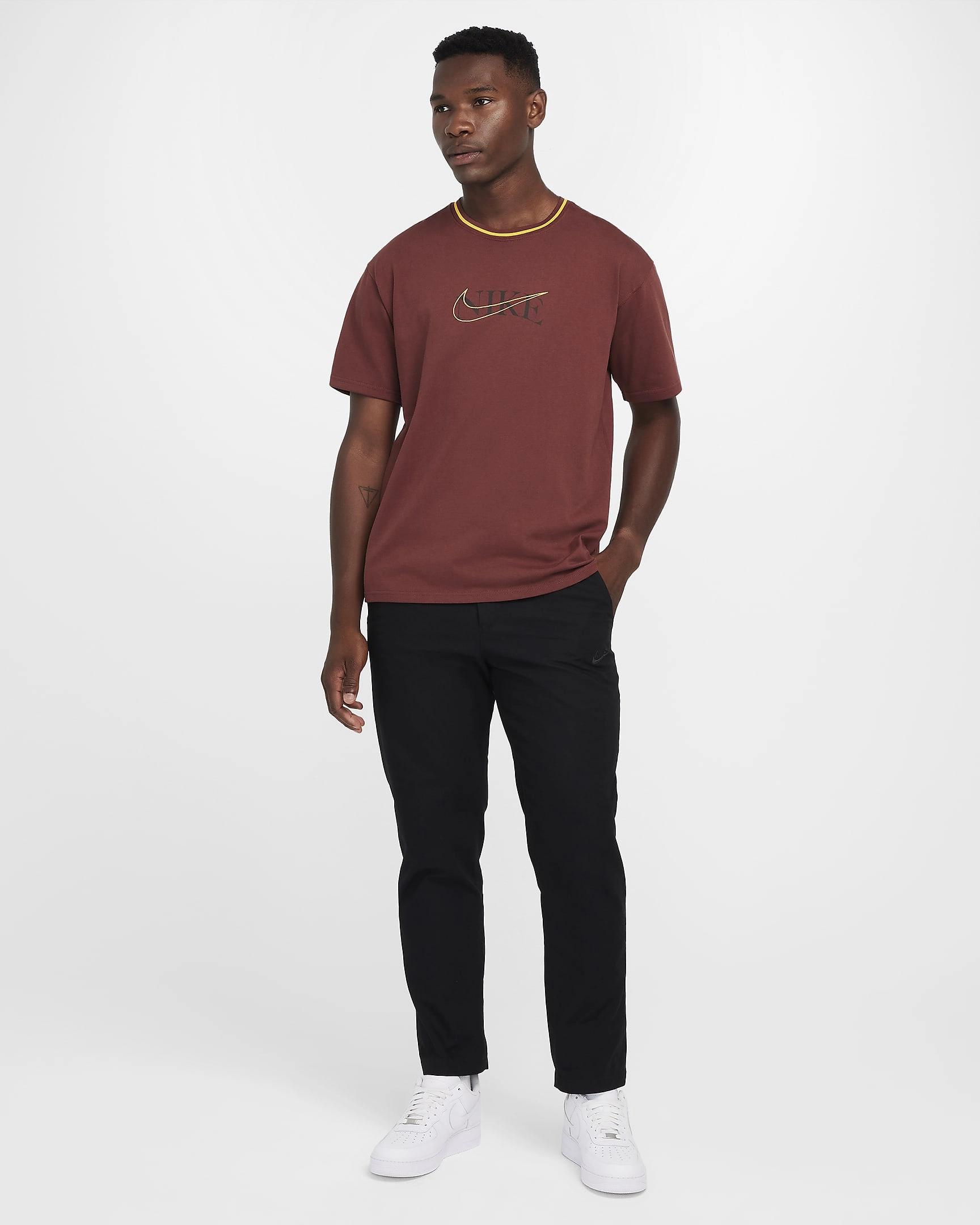 Nike Max90 T-Paita – Klassinen tyyli, rento tunne, suomalainen cool.